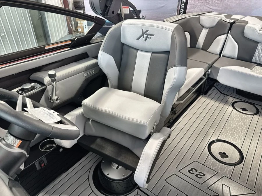 2026-mastercraft-xt23-141293-image13