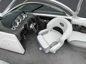 2007-supra-launch-20ssv-141301-image3.webp