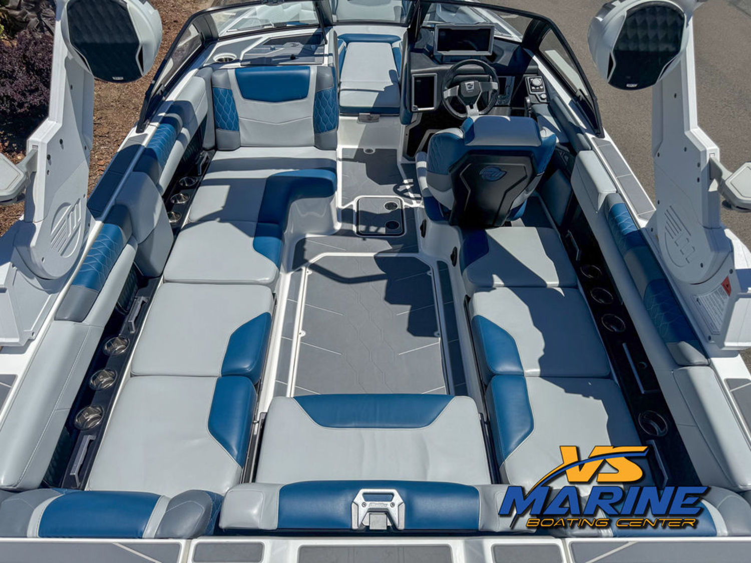 2023 Malibu Boats M220