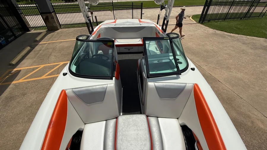 2015-supreme-s226-141322-image8