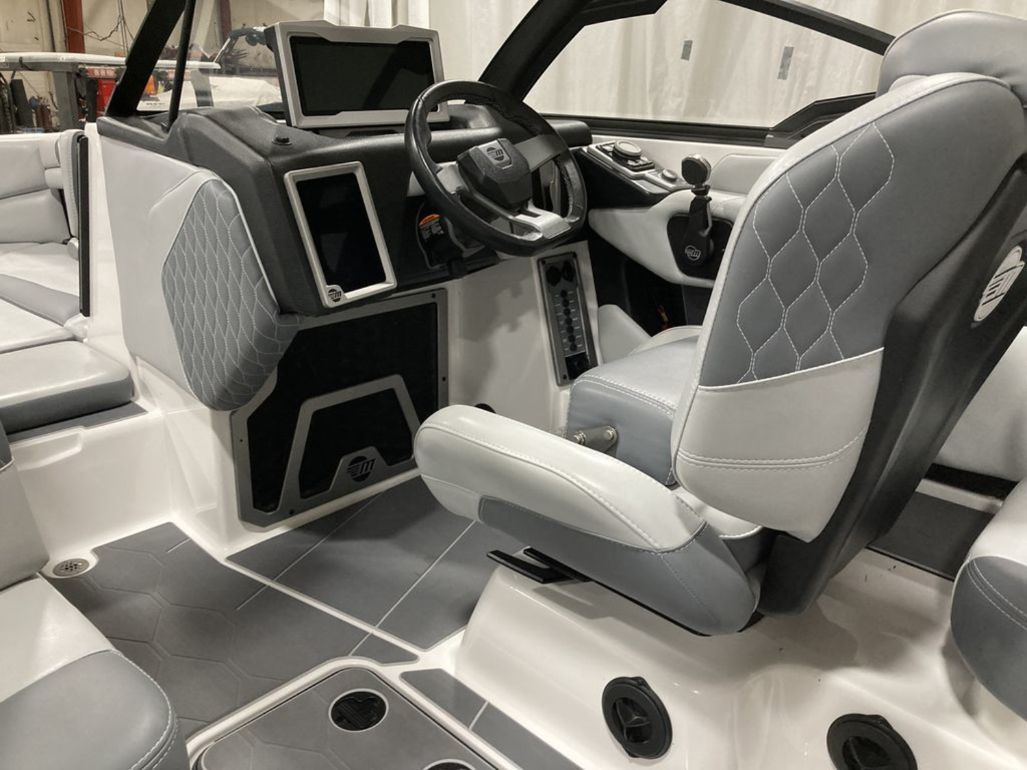 2024 Malibu Boats M220