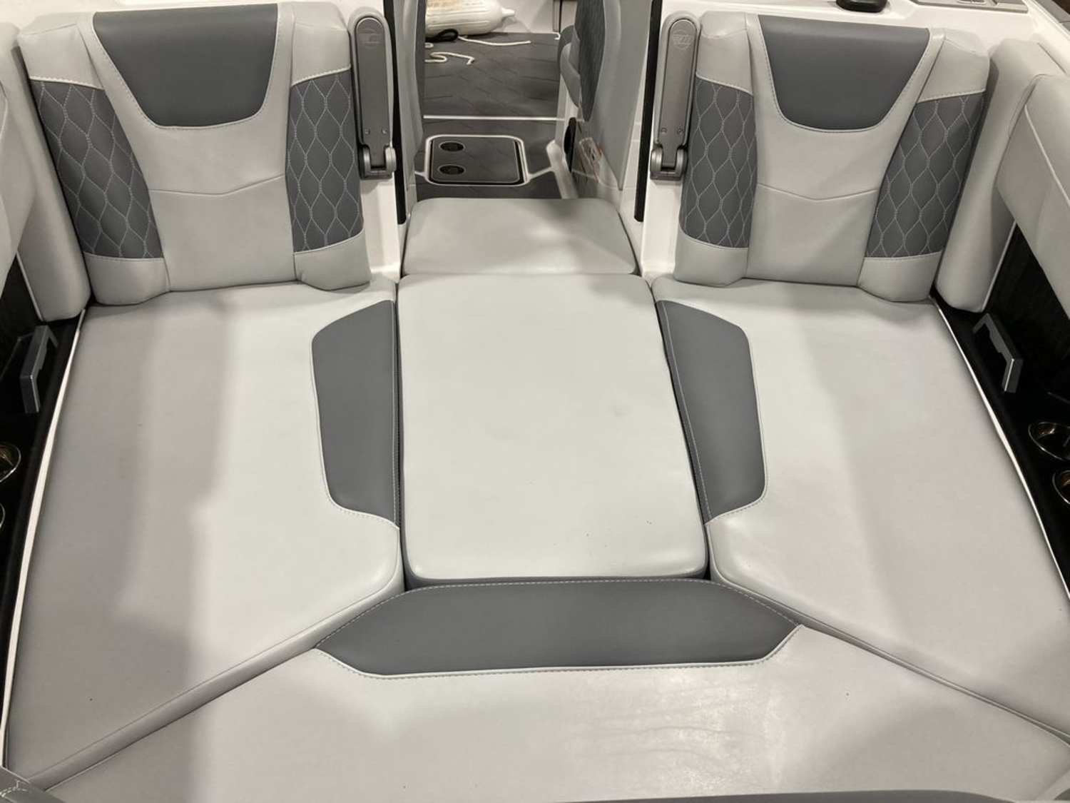 2024 Malibu Boats M220