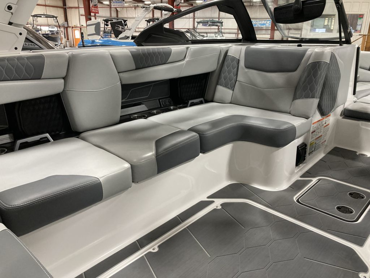2024 Malibu Boats M220