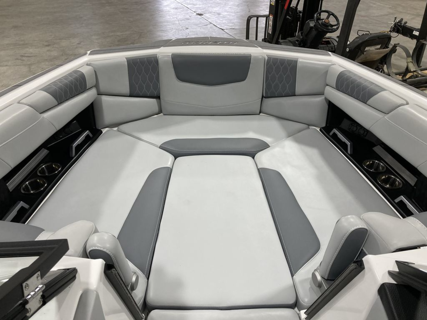 2024 Malibu Boats M220