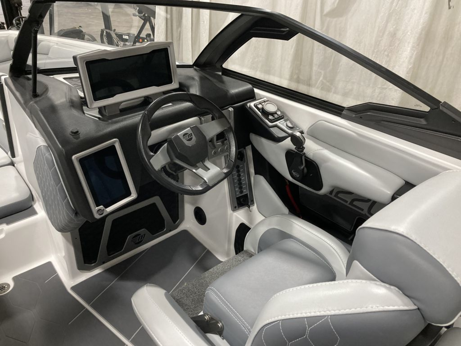 2024 Malibu Boats M220