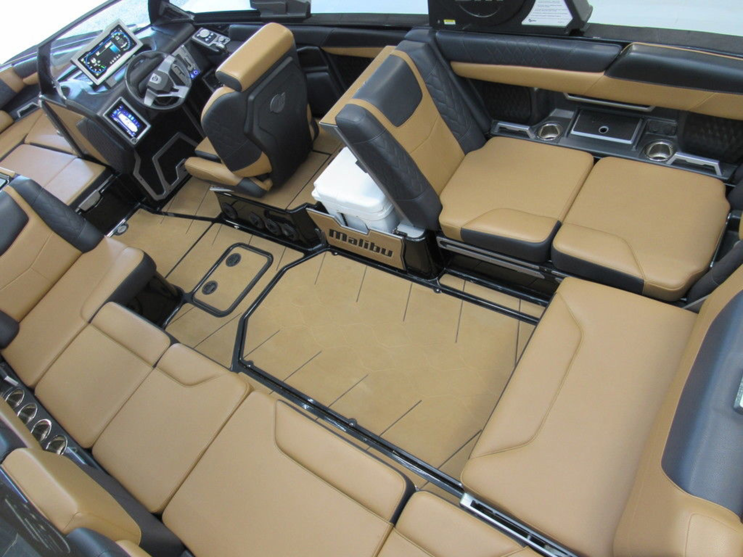 2020 Malibu Boats M240