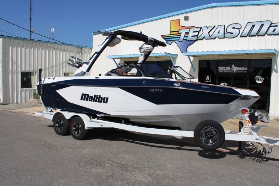 2026-malibu-wakesetter-23-lsv-141389-image1.webp