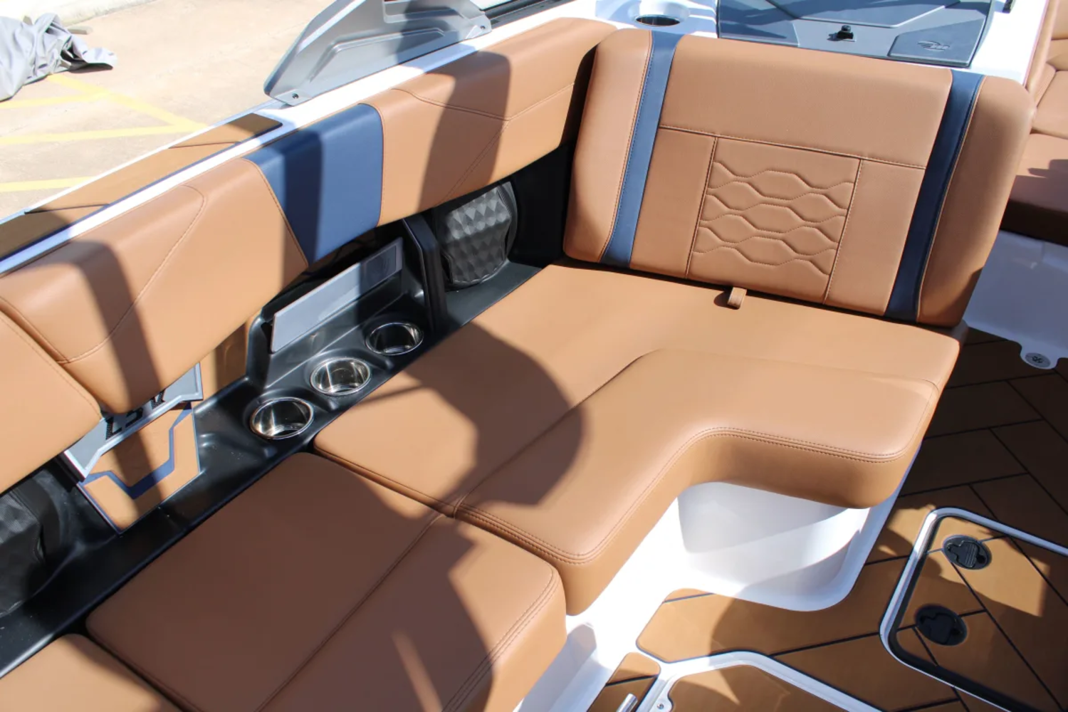 2026 Malibu 23 LSV