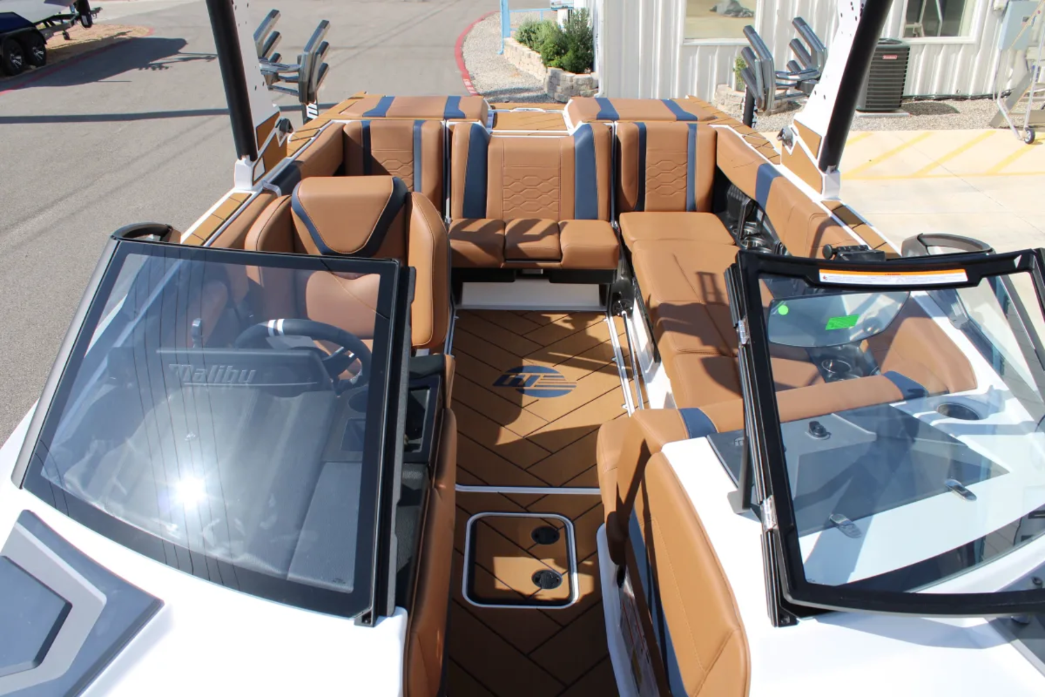 2026 Malibu 23 LSV