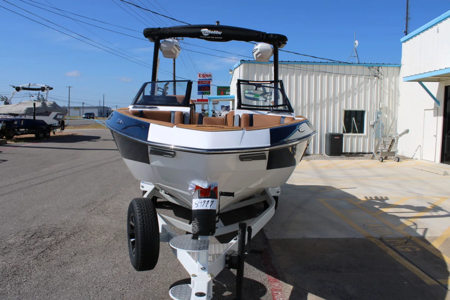 2026 Malibu 23 LSV
