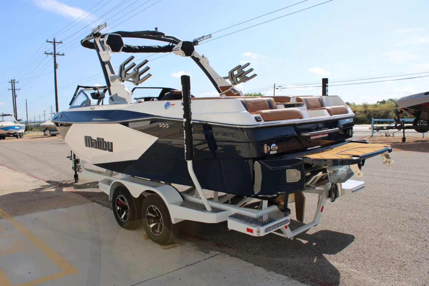 2026 Malibu 23 LSV
