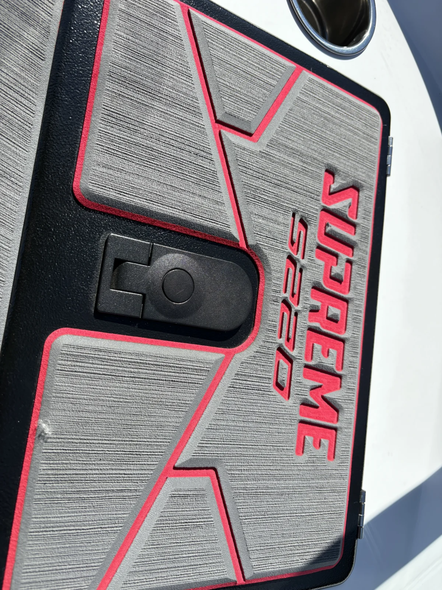 2023 Supreme S220