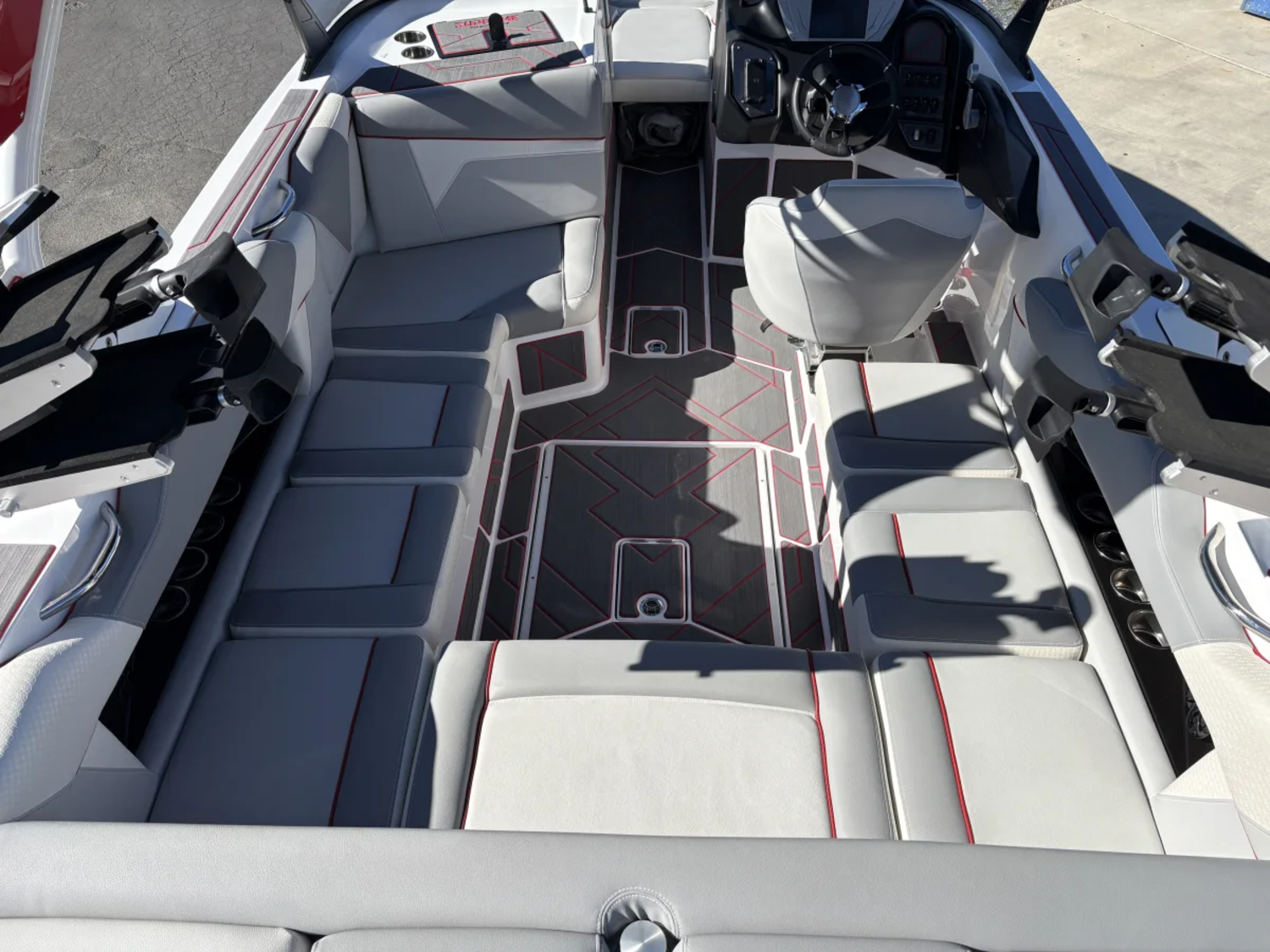 2023 Supreme S220