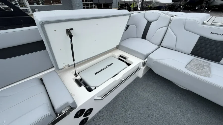 2024-mastercraft-xt25-141406-image15.webp