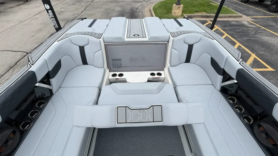 2024-mastercraft-xt25-141406-image16.webp