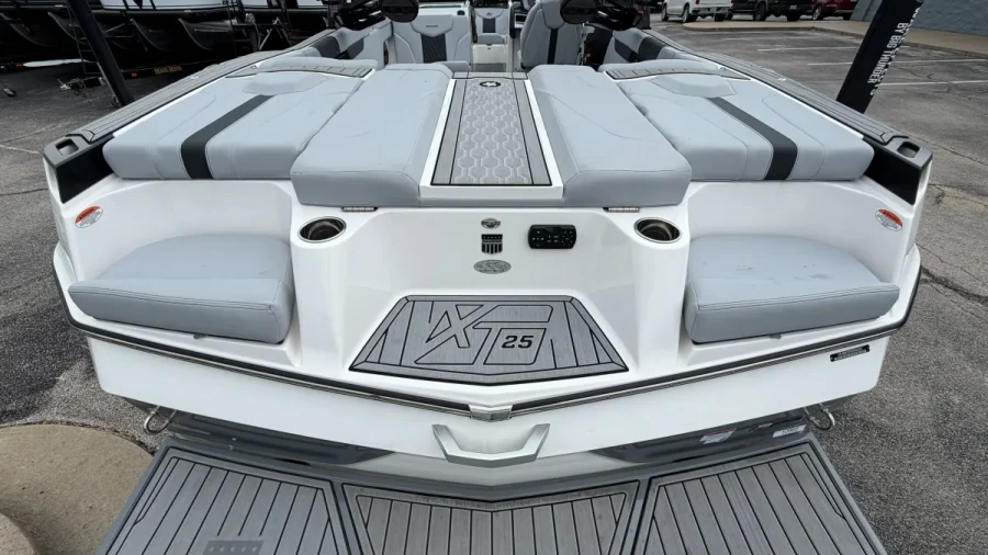 2024-mastercraft-xt25-141406-image17.webp