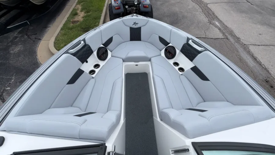 2024-mastercraft-xt25-141406-image2.webp