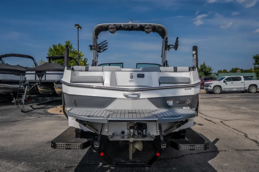2024-mastercraft-xt25-141406-image5_014343.webp