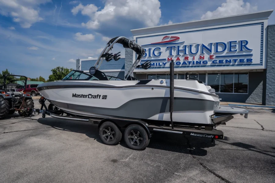 2024-mastercraft-xt25-141406-image8_014344.webp