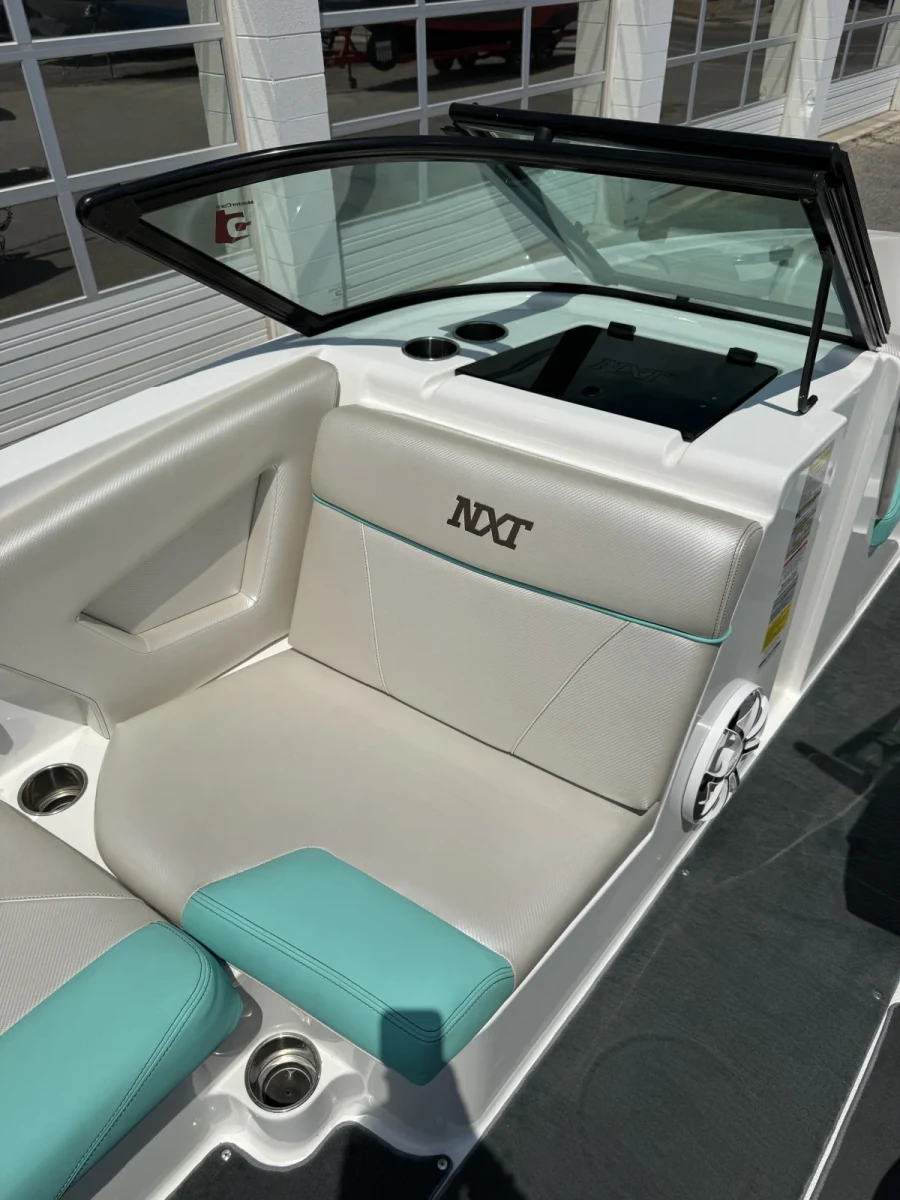 2018-mastercraft-nxt22-141413-image11_204235.webp
