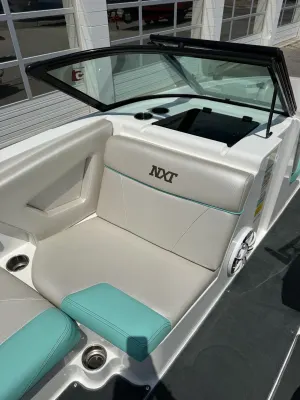 2018-mastercraft-nxt22-141413-image11_204235.webp