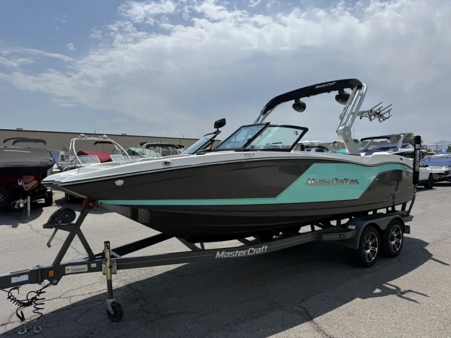 2018-mastercraft-nxt22-141413-image2.webp