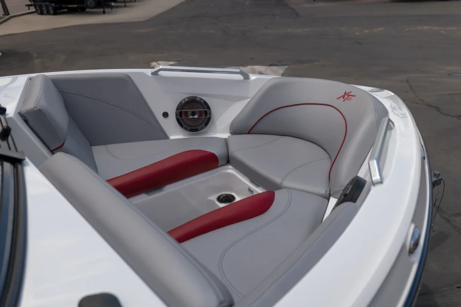 2021-mastercraft-xt21-141425-image5.webp