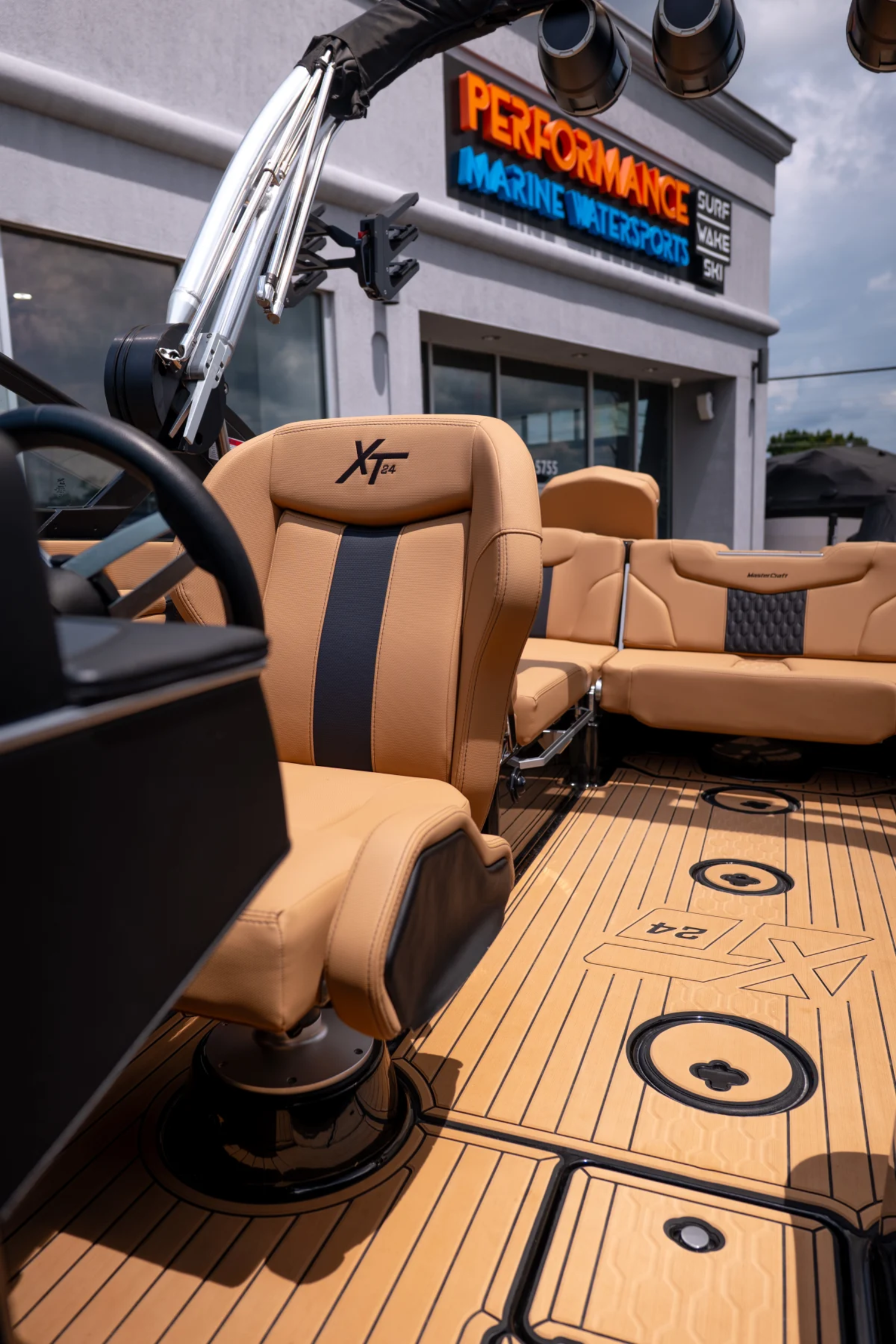 2025 MasterCraft XT24 LAGUNA BLUE & BLACK  PERFECT CONDITION 