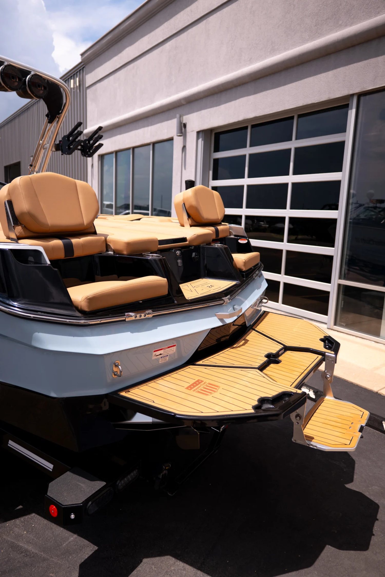 2025 MasterCraft XT24 LAGUNA BLUE & BLACK  PERFECT CONDITION 