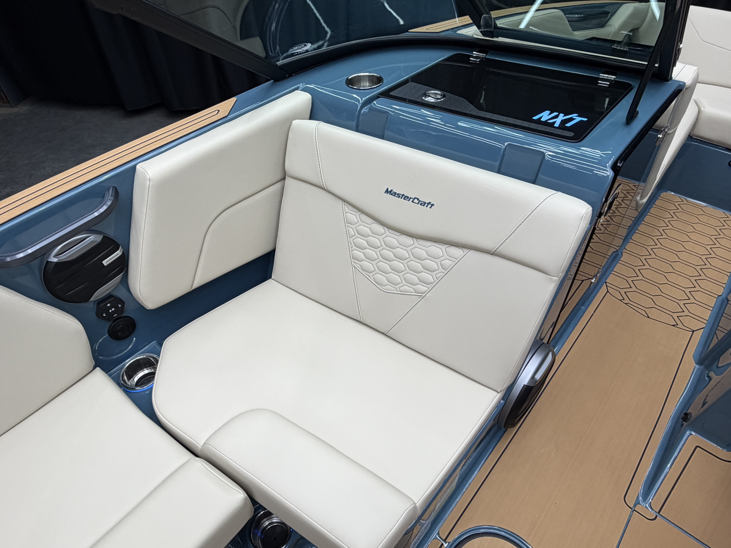 2027 MasterCraft NXT22