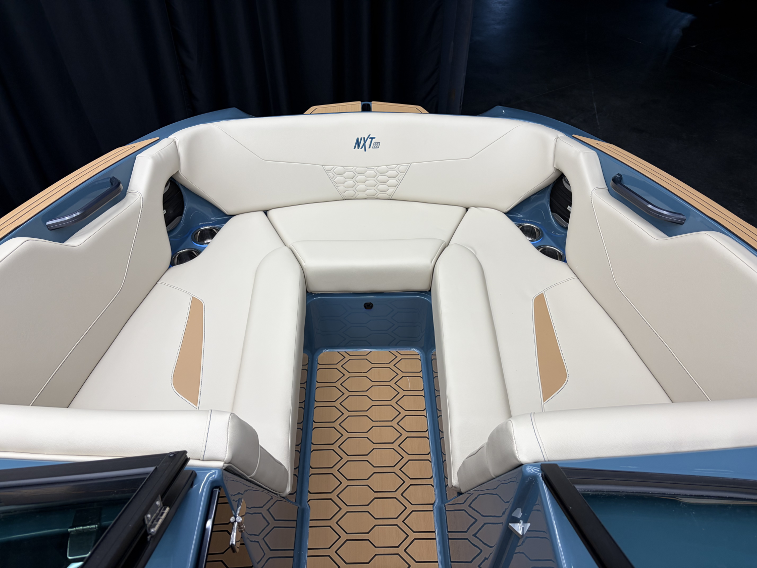 2027 MasterCraft NXT22