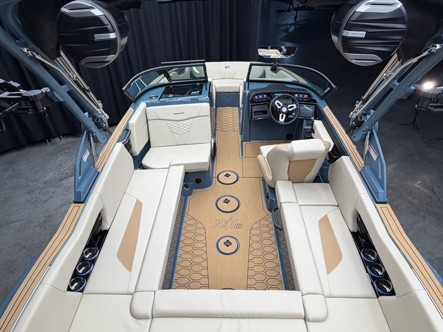 2027 MasterCraft NXT22