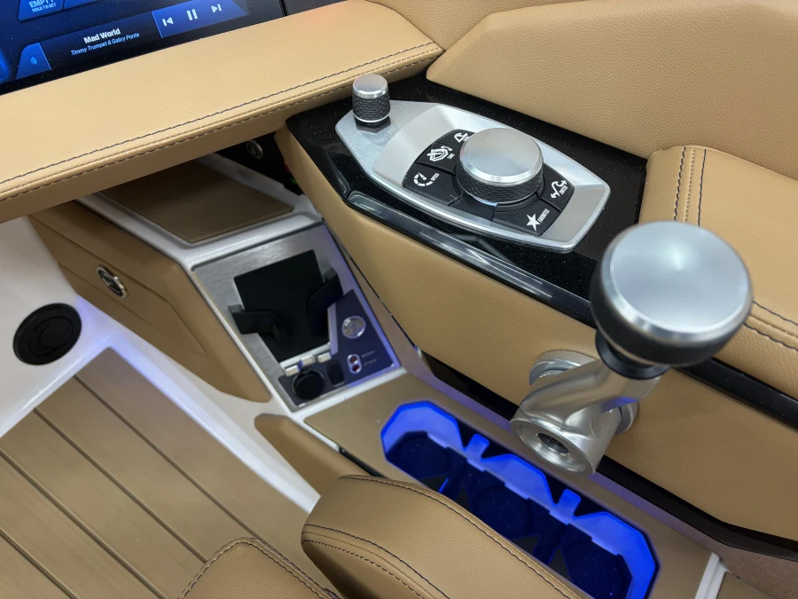 2027-mastercraft-x24-141458-image20