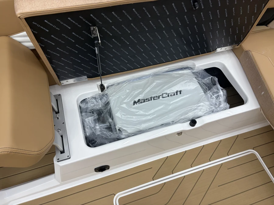 2027-mastercraft-x24-141458-image21