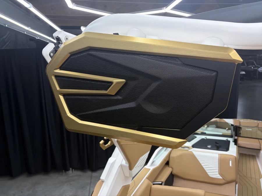 2027-mastercraft-x24-141458-image23