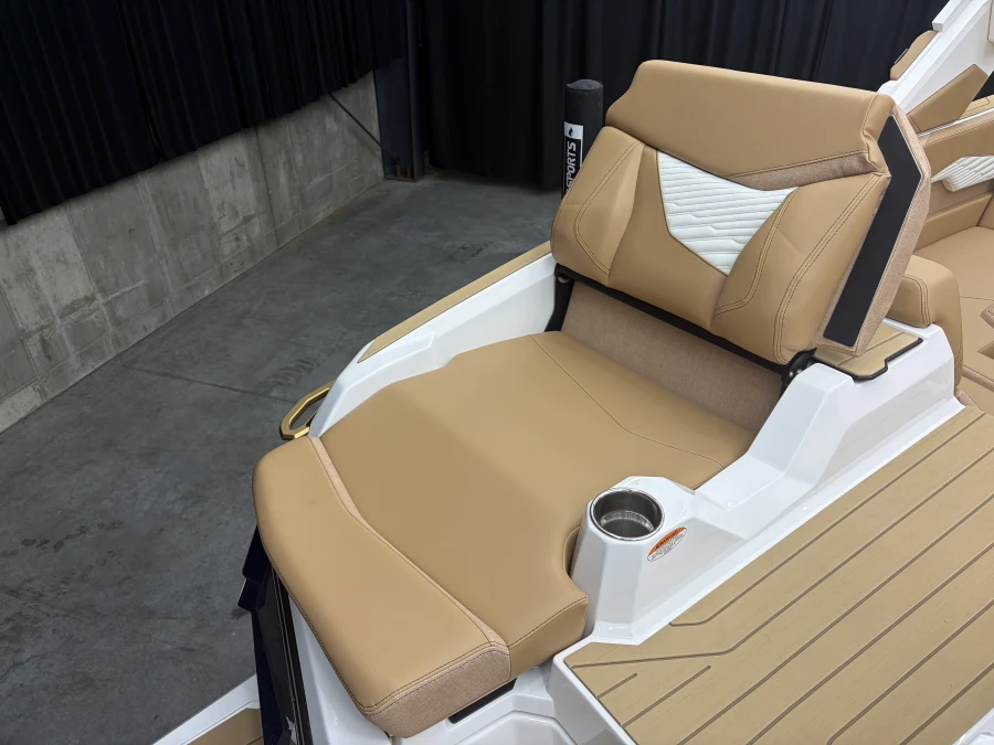 2027-mastercraft-x24-141458-image9