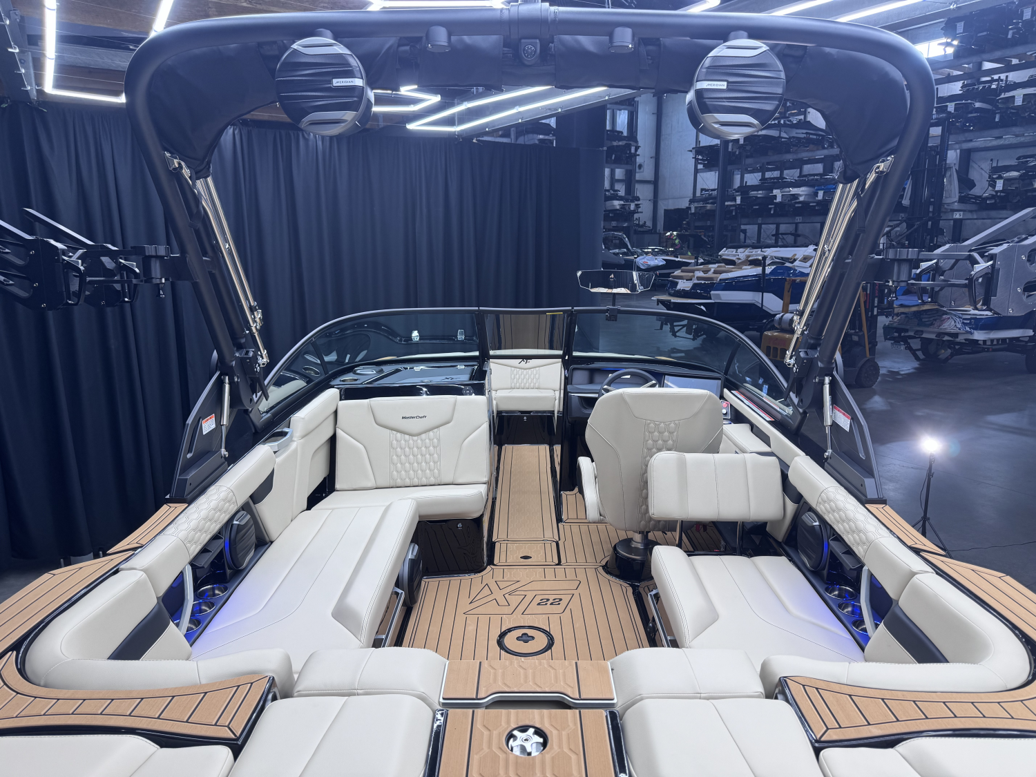 2027 MasterCraft XT22