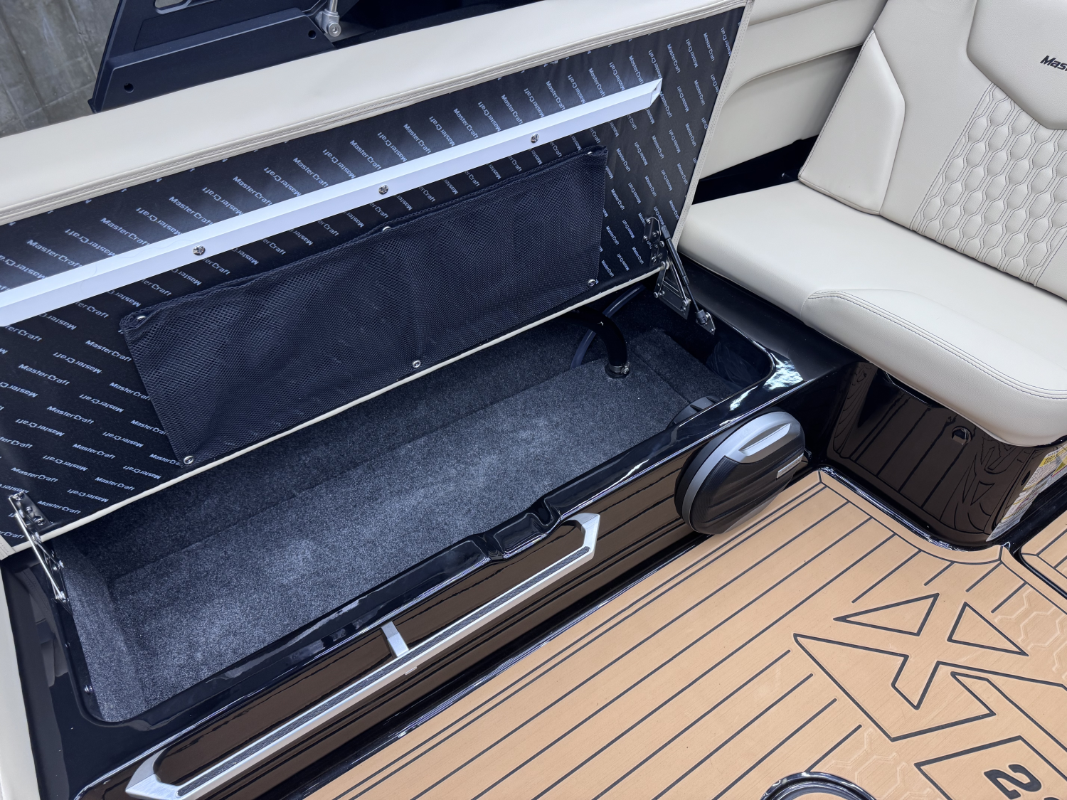 2027 MasterCraft XT22