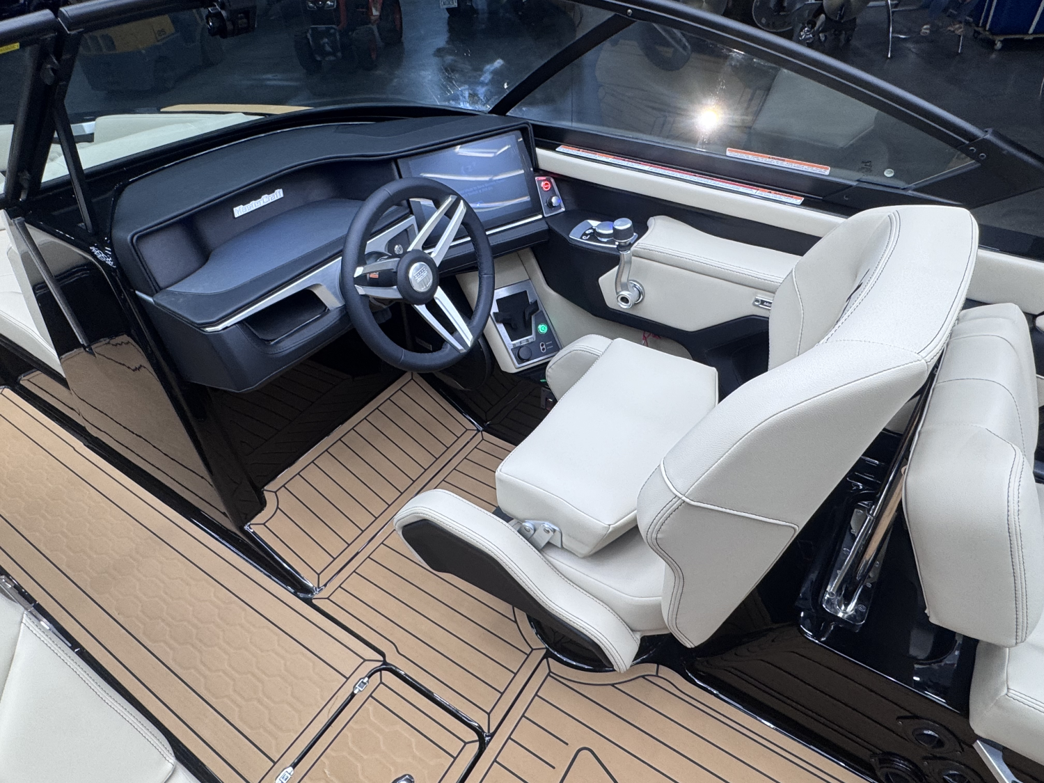 2027 MasterCraft XT22