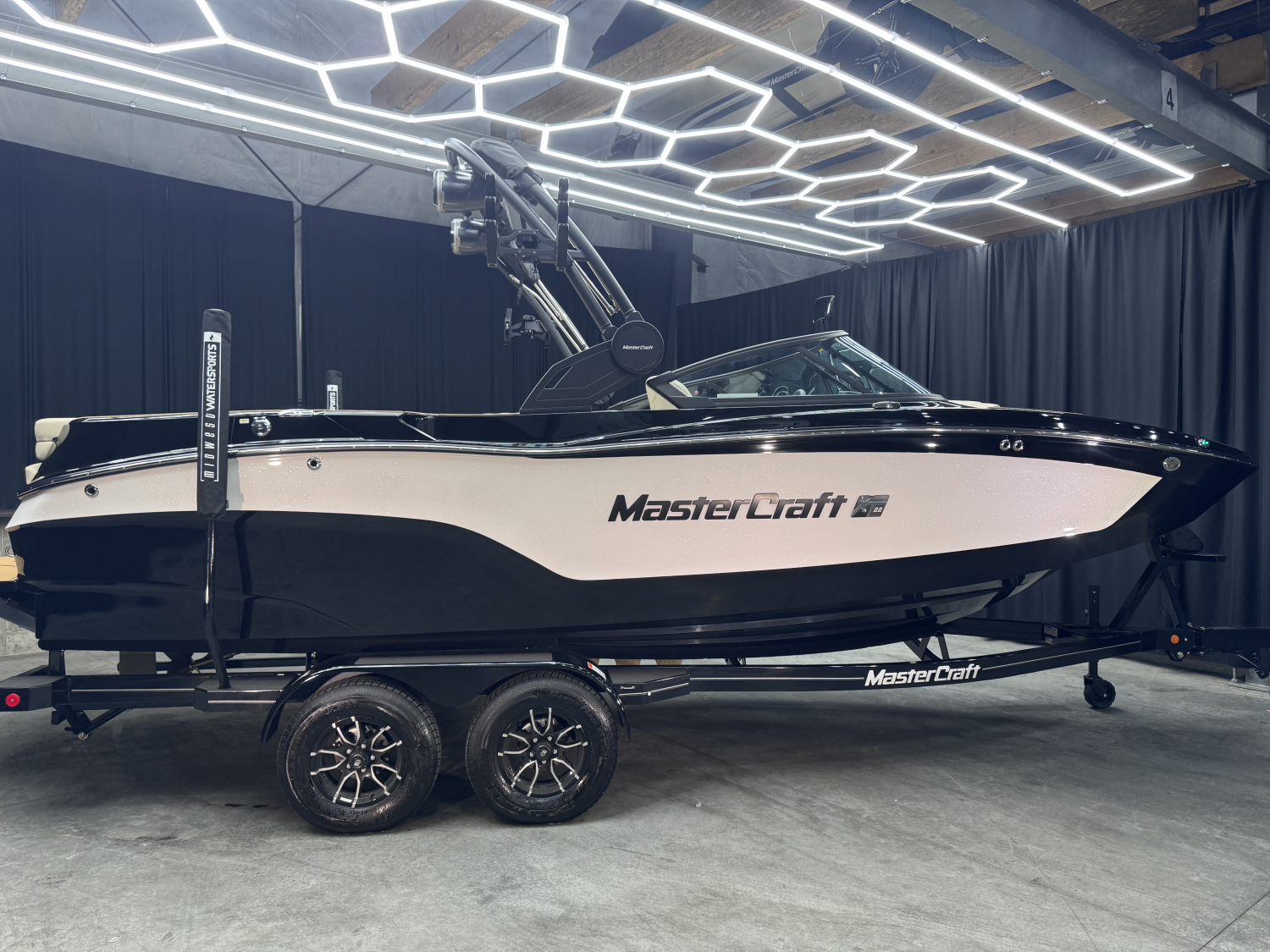 2027 MasterCraft XT22