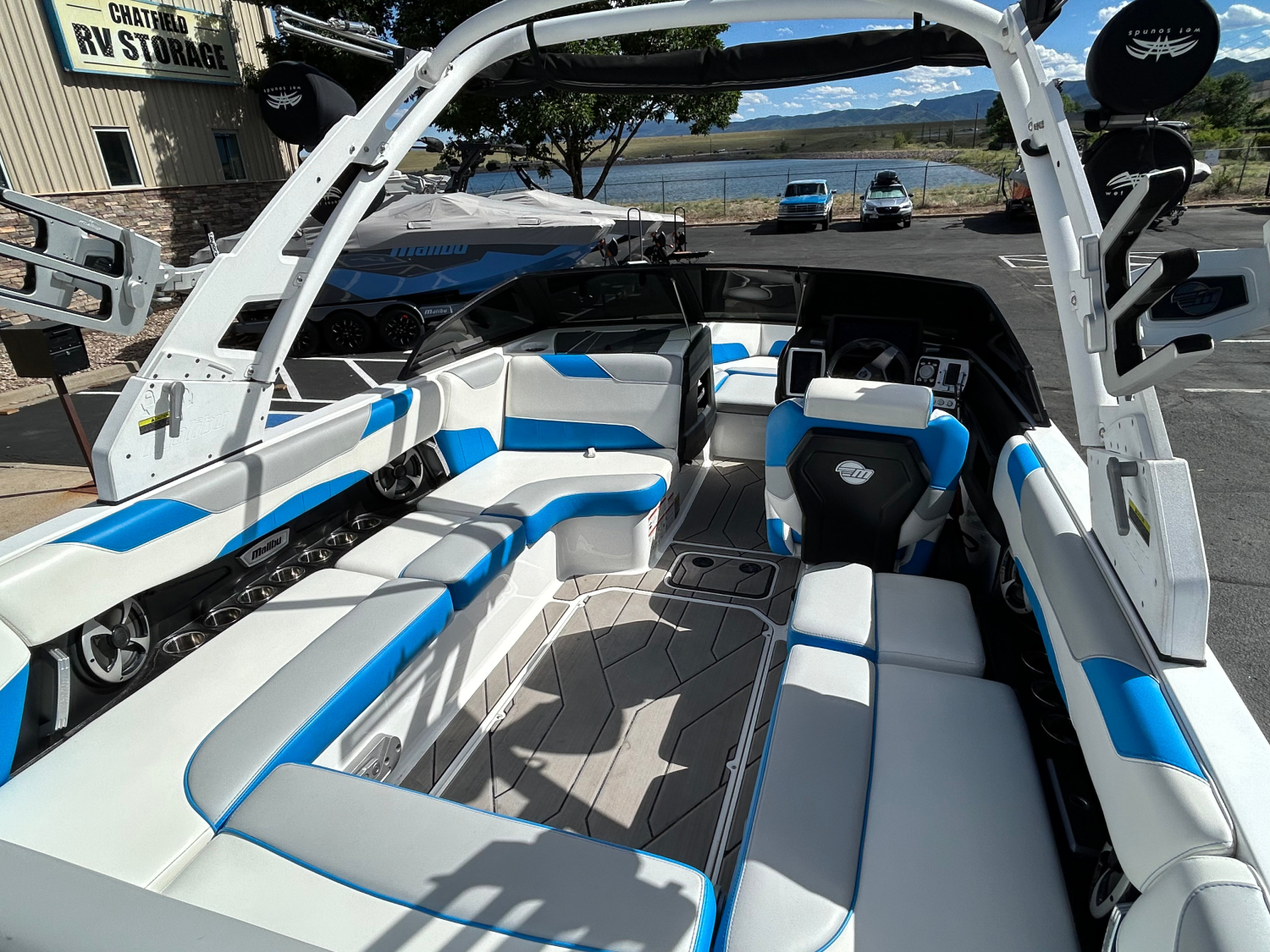 2020 Malibu Boats 23 LSV