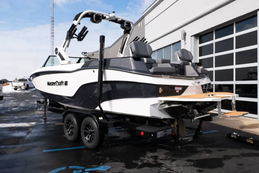 2026-mastercraft-xt24-141471-image1.webp