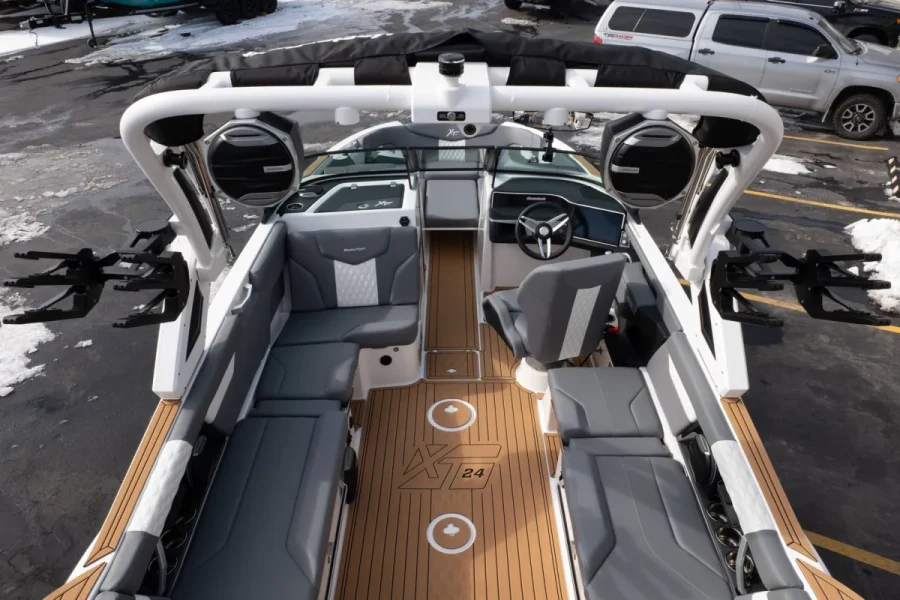 2026-mastercraft-xt24-141471-image4.webp