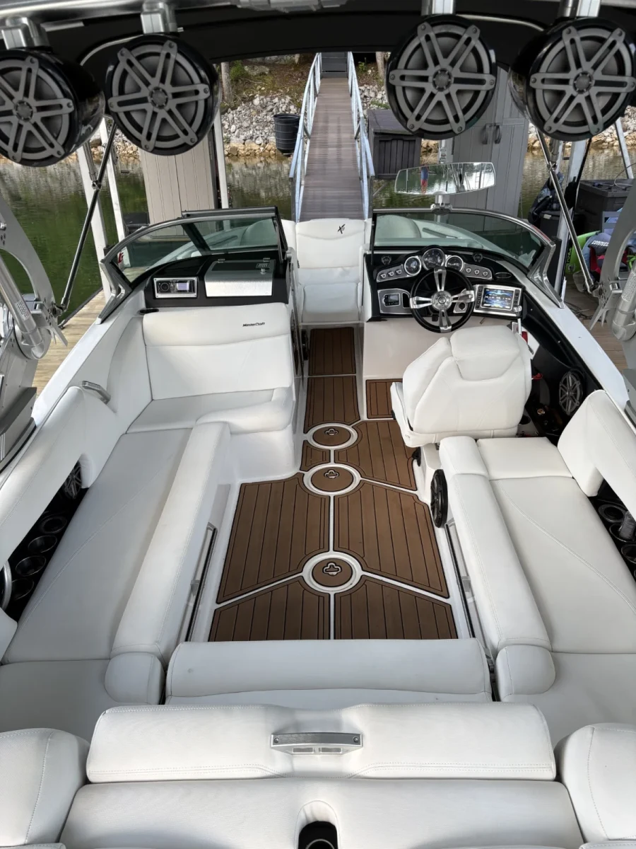 2017-mastercraft-x23-141477-image3.webp