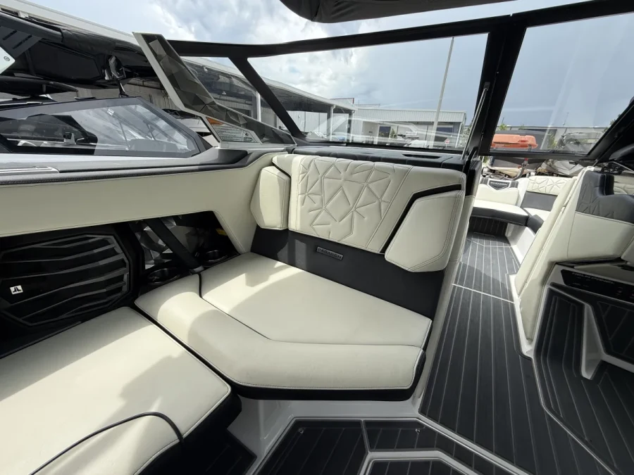 2023-nautique-g23-paragon-141485-image7.webp