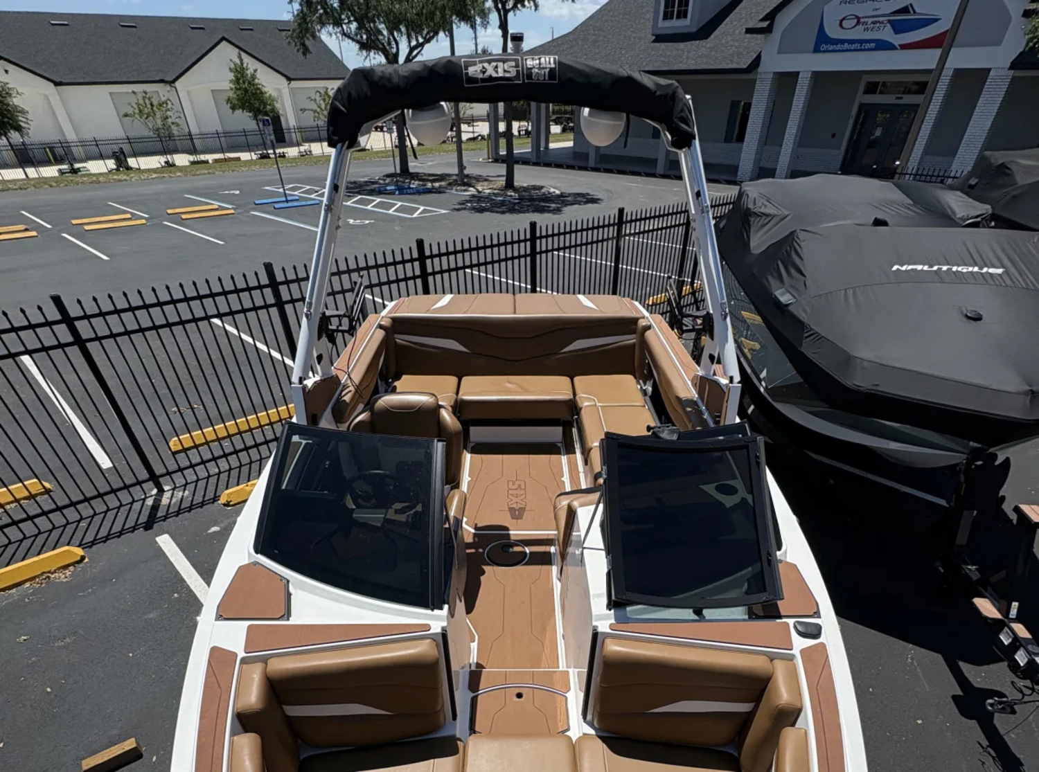 2025 Axis T220