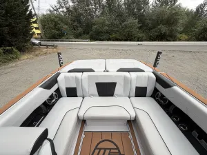 2021-malibu-wakesetter-vtx-141512-image4.webp