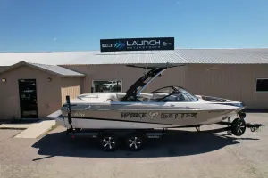 2013-malibu-wakesetter-23-lsv-141448-image1