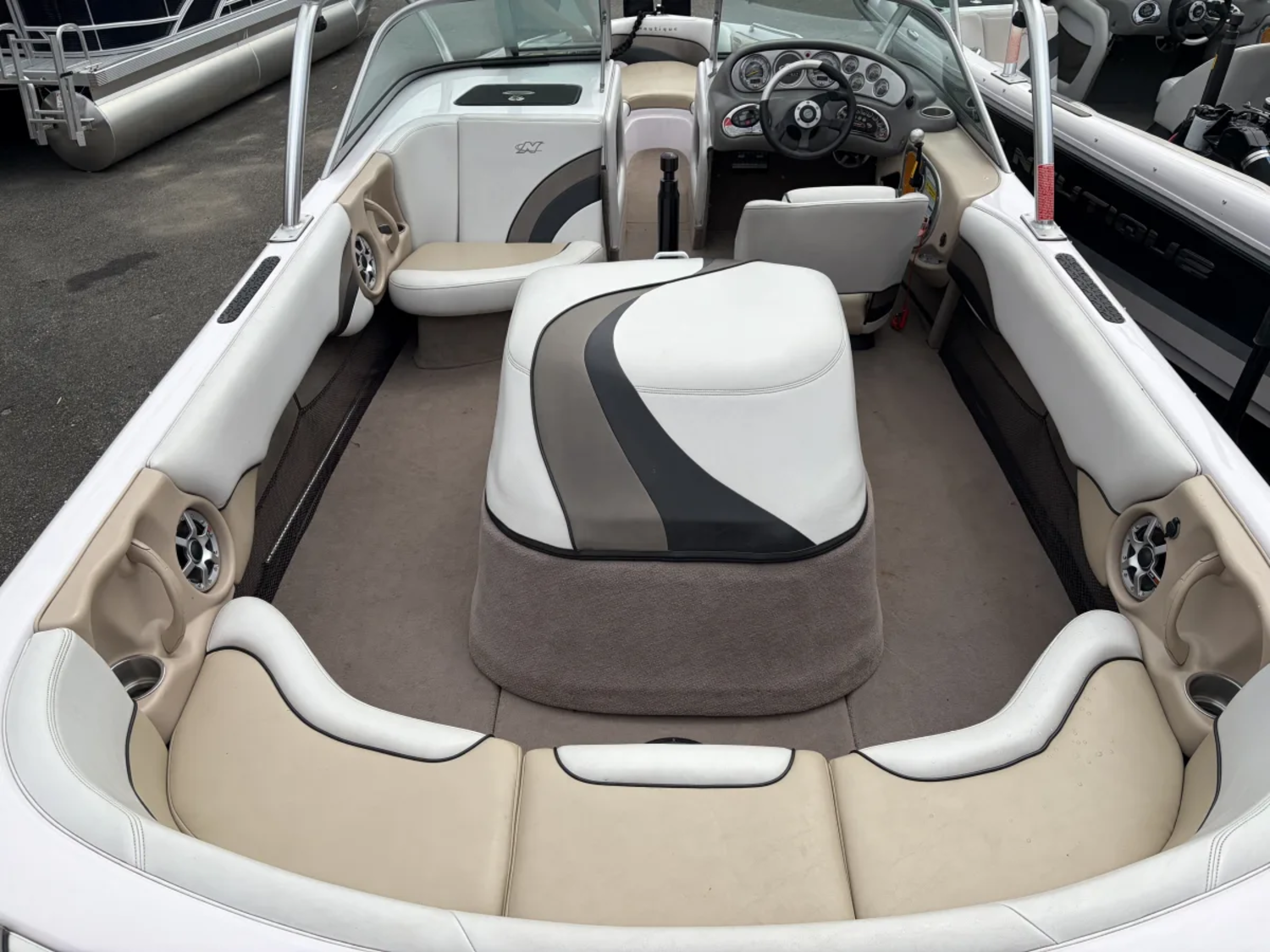 2006 Nautique 216