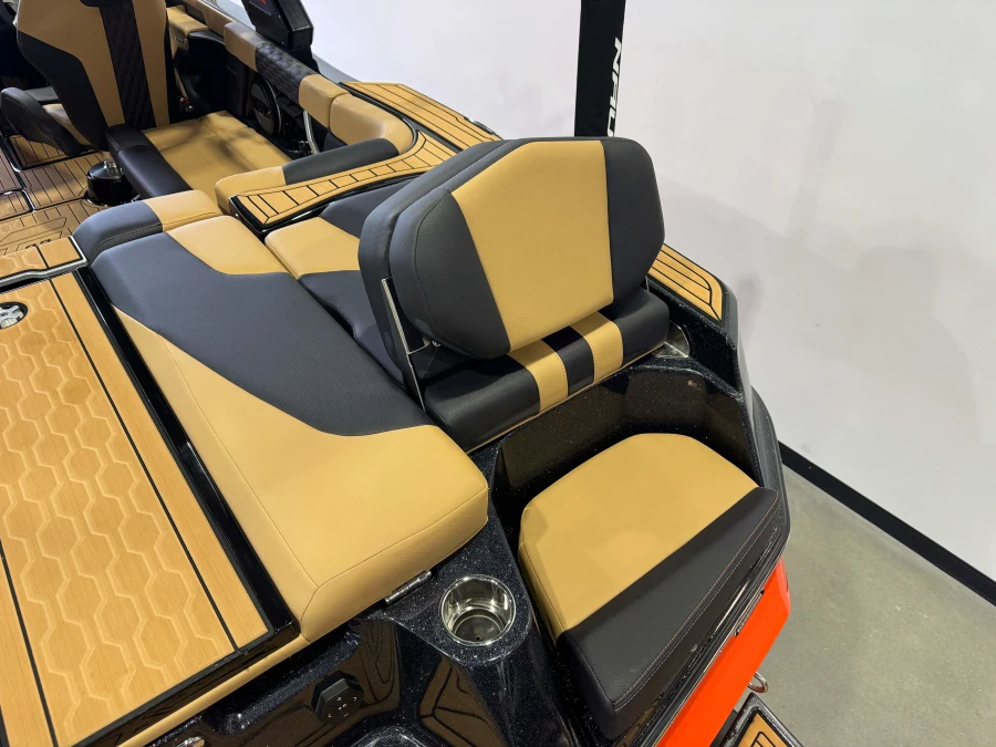 2025-mastercraft-xt22-141605-image13